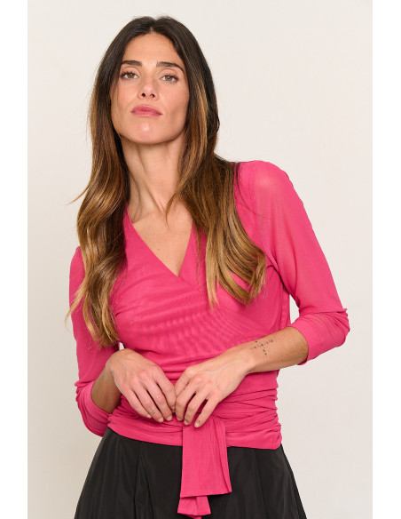 Chaqueta corta cruzada de tul fucsia lazada BMB & Co. vista frontal