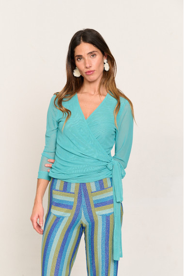 Chaqueta cruzada turquesa de tul con lazada BMB & Co. vista frontal