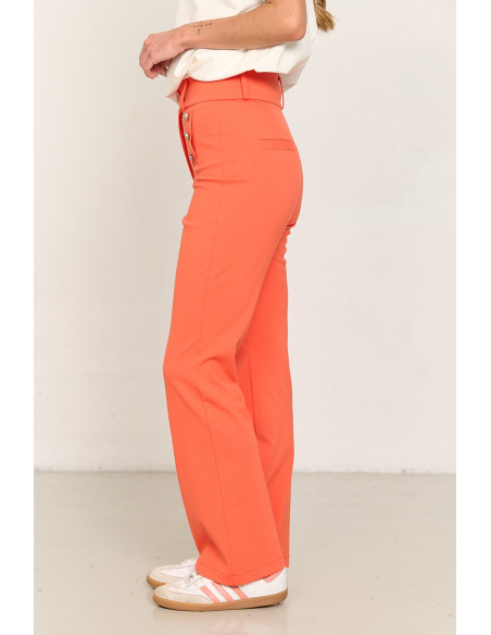 Pantalon flare naranja con botones metálicos BMB & Co. vista lado