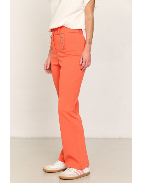 Pantalon flare naranja con botones metálicos BMB & Co. vista lateral