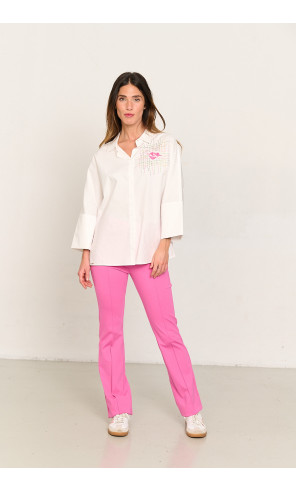 Pantalon flare fit rosa con nervio central BMB  & Co. vista look