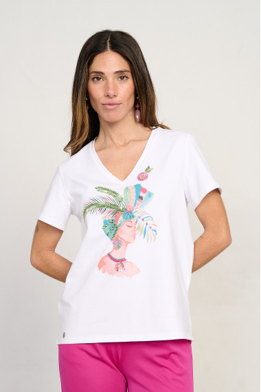 Camiseta de algodón cruda escote en pico con chica y abalorios BMB & Co. vista frontal