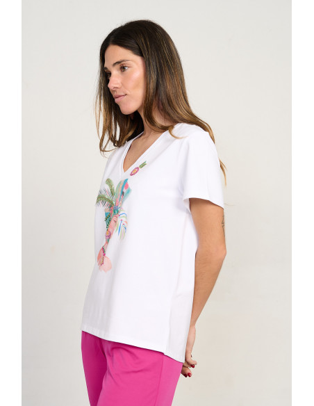 Camiseta de algodón cruda escote en pico con chica y abalorios BMB & Co. vista lado