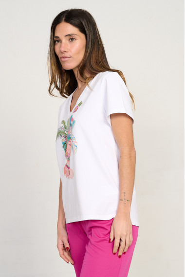 Camiseta de algodón cruda escote en pico con chica y abalorios BMB & Co. vista lateral