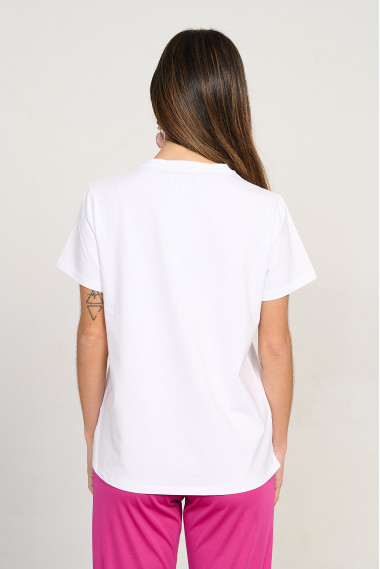 Camiseta de algodón cruda escote en pico con chica y abalorios BMB & Co. vista trasera