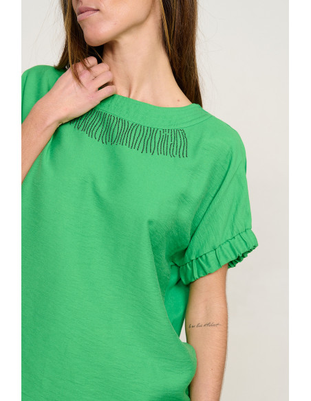 Camiseta verde cruda escote redondo con strass y mangas caida   BMB & Co. vista detalle
