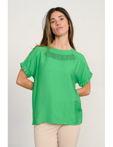 Camiseta verde cruda escote redondo con strass y mangas caida   BMB & Co. vista front