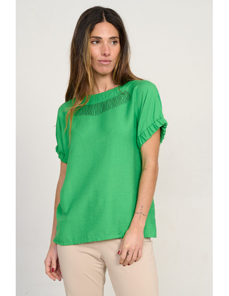 Camiseta verde cruda escote redondo con strass y mangas caida   BMB & Co. vista delantera