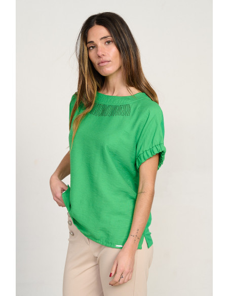 Camiseta verde cruda escote redondo con strass y mangas caida   BMB & Co. vista lateral