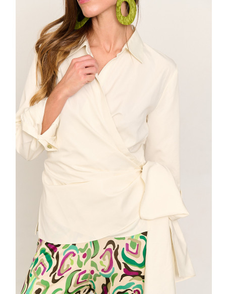 Blusa cruda de tafetan cruzada y con lazada BMB & Co. vista detalle