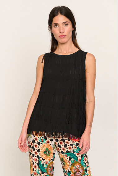 Top sin mangas negro con flecos BMB & Co. vista frontal