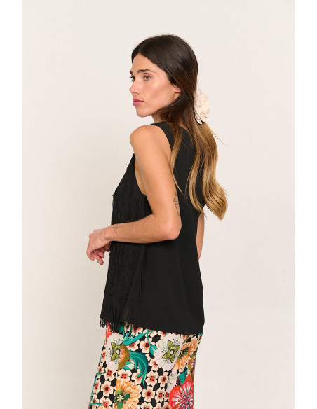 Top sin mangas negro con flecos BMB & Co. vista lado