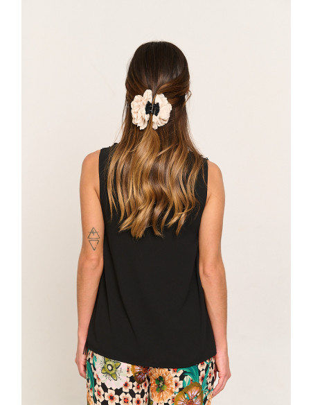 Top sin mangas negro con flecos BMB & Co. vista trasera