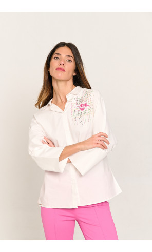 Camisa blanca oversize con bordados BMB & Co. vista frontal