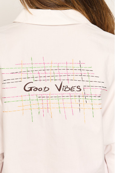 Camisa blanca oversize con bordados BMB & Co. vista zoom