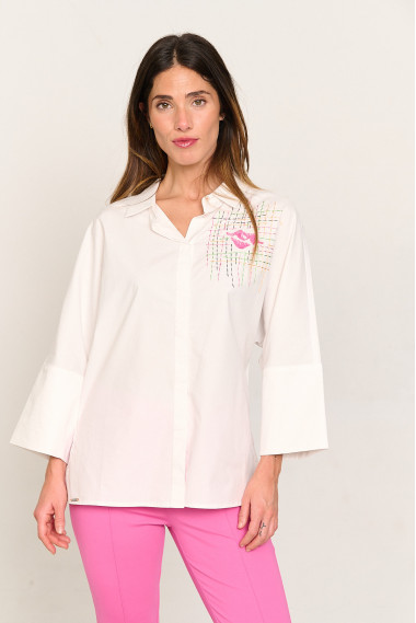 Camisa blanca oversize con bordados BMB & Co. vista delantera