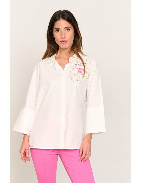 Camisa blanca oversize con bordados BMB & Co. vista delantera