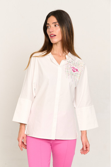 Camisa blanca oversize con bordados BMB & Co. vista front