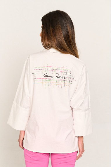 Camisa blanca oversize con bordados BMB & Co. vista trasera
