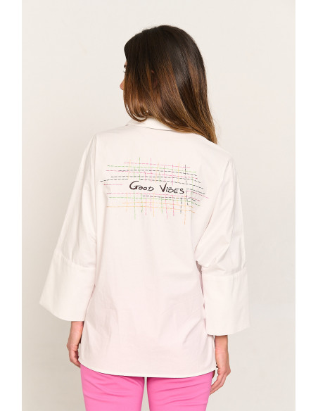 Camisa blanca oversize con bordados BMB & Co. vista trasera