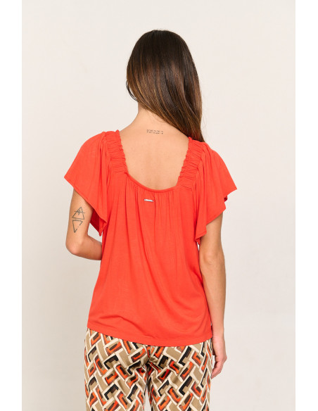 CAMISETA CON BORDADOS