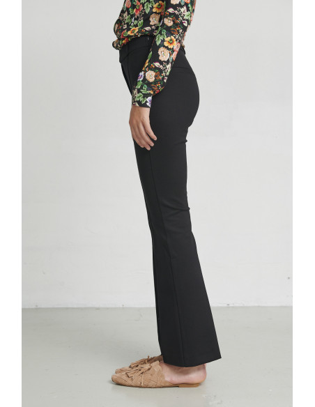 PANTALON FLARE FIT NEGRO