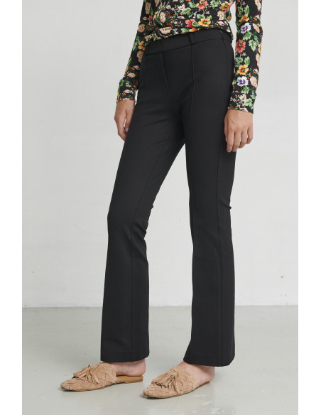 PANTALON FLARE FIT NEGRO