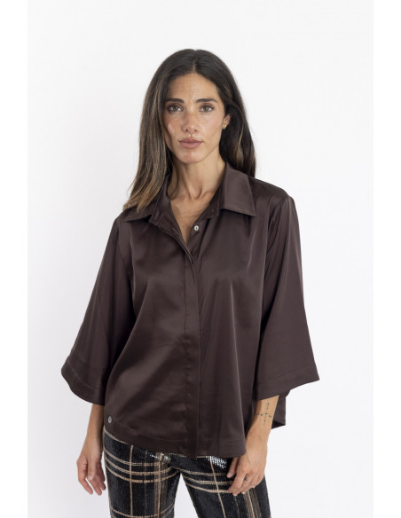 Blusa Satinada Chocolate Mangas Amplias BMB & Co.