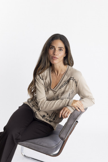 Jersey Escote En Pico Con Print Graffiti BMB  & Co.
