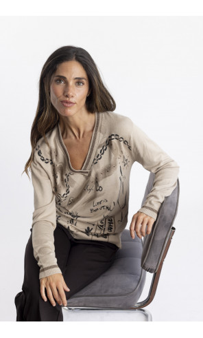 Jersey Escote En Pico Con Print Graffiti BMB  & Co.