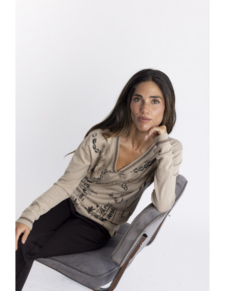 Jersey Escote En Pico Con Print Graffiti BMB  & Co.