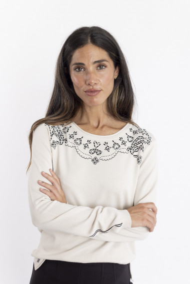 Jersey Fino Beige Con Aplicaciones En Escote BMB & Co.