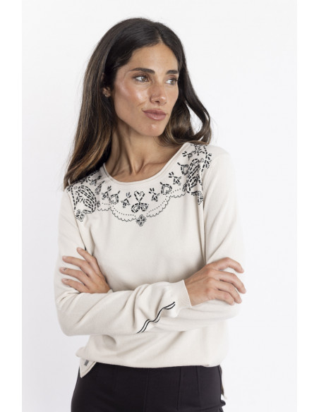 Jersey Fino Beige Con Aplicaciones En Escote BMB & Co.