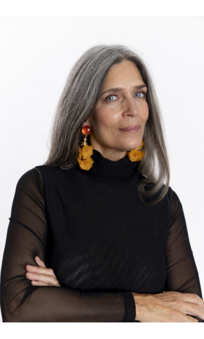 Top Tul Negro Entallado Cuello Alto BMB & Co.