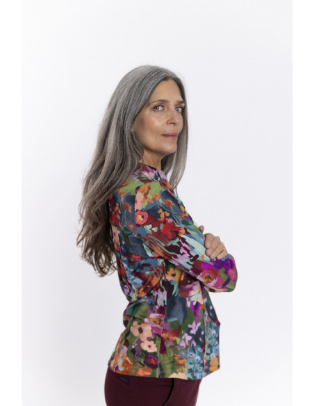 CAMISETA CON CUELLO FLORAL