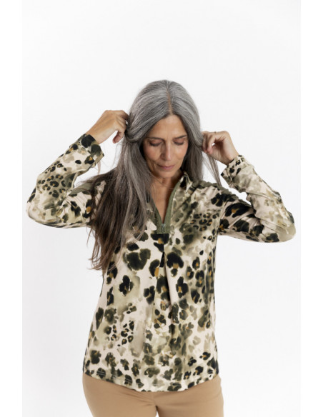 Camiseta Animal Print Con Cremallera en Escote BMB & Co.