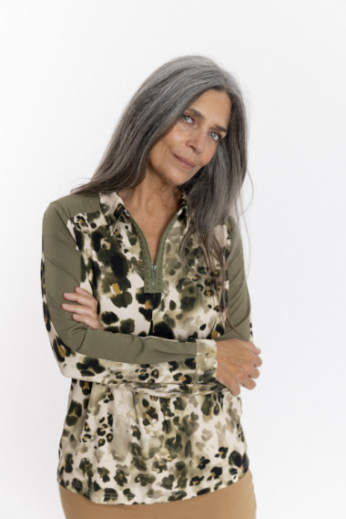 Camiseta Animal Print Con Cremallera en Escote BMB & Co.