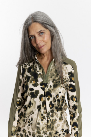 Camiseta Animal Print Con Cremallera en Escote BMB & Co.