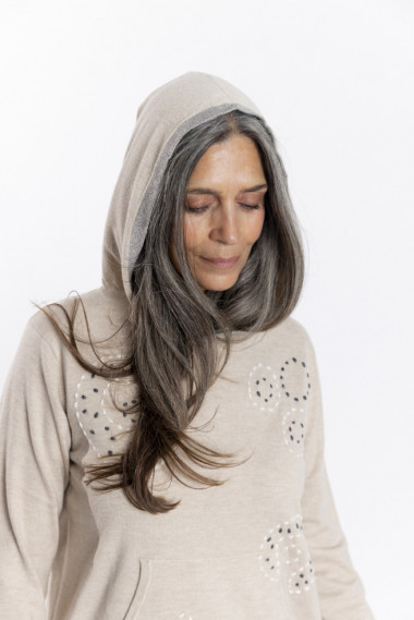 Sudadera Cruda Lana Con Bordados BMB & Co.
