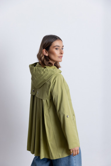 Trench Verde Plisada y Capucha BMB & Co.