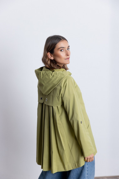 Trench Verde Plisada y Capucha BMB & Co.