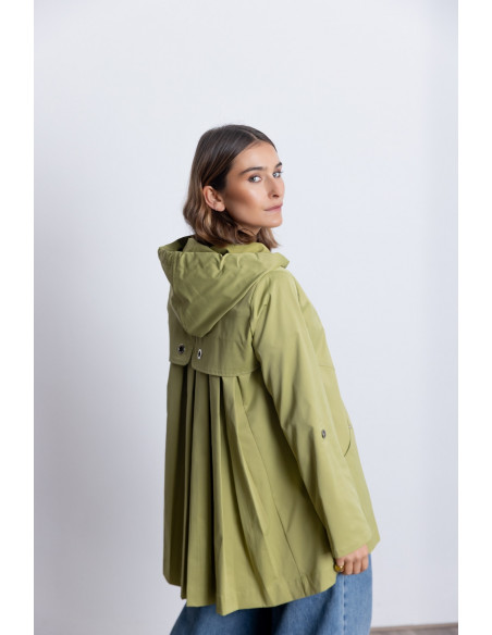 Trench Verde Plisada y Capucha BMB & Co.