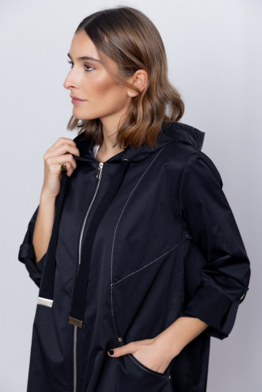 Trench Negra Con Tablas y Capucha BMB & Co.