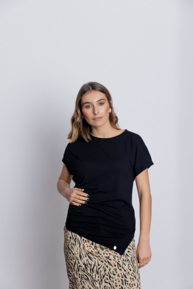 Camiseta Negra Asimétrica BMB & Co.