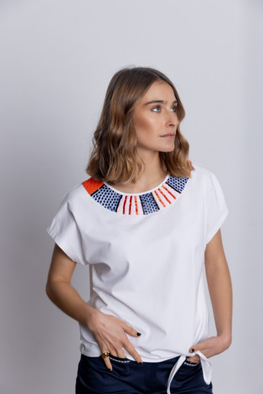 Camiseta Algodón Con Escote Pedrería BMB & Co.