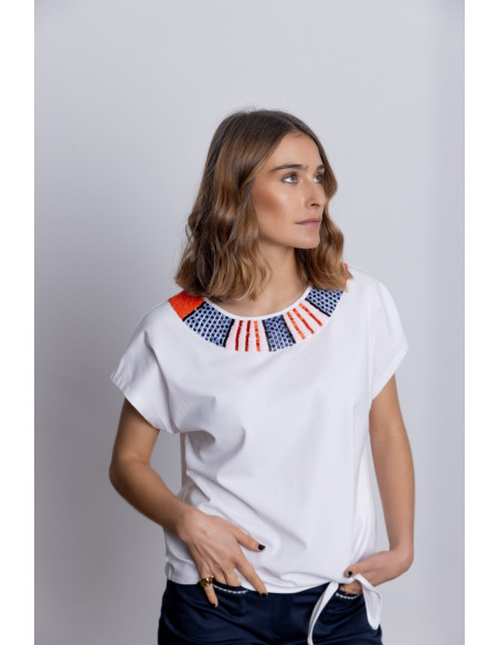 Camiseta Algodón Con Escote Pedrería BMB & Co.