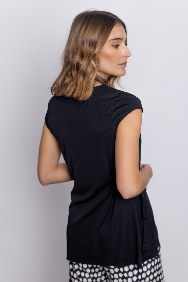 Camiseta Negra Asimétrica BMB & Co.