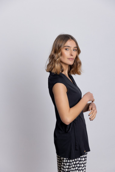 Camiseta Negra Asimétrica BMB & Co.