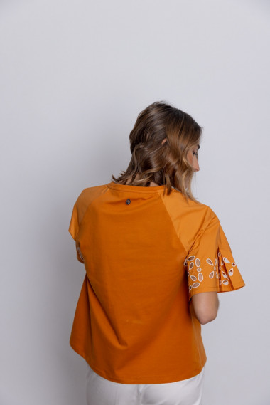 Camiseta Naranja Con Calados y Bordados BMB & Co.