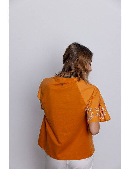 Camiseta Naranja Con Calados y Bordados BMB & Co.